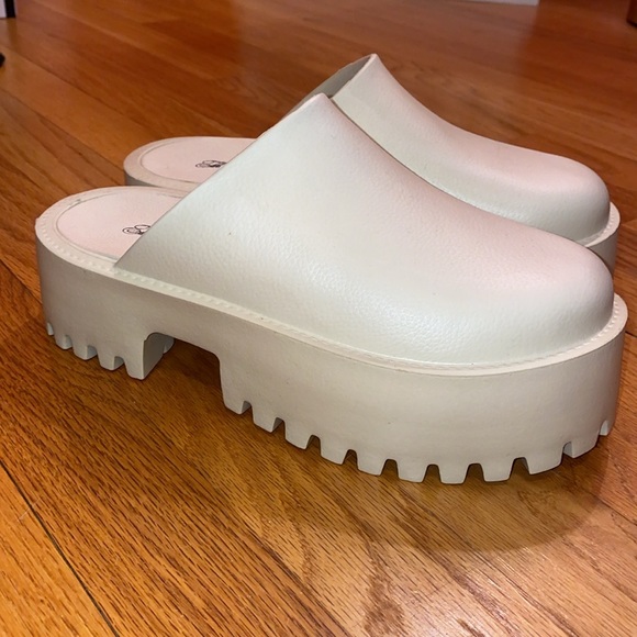 Clogs - Picture 5 of 5